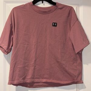 Cropped Under Armour T shirt